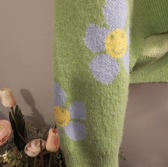 JUNIORS SIZE LARGE SWEATER - Picture 4 of 5